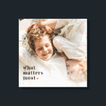 Lienzo Foto moderna y lo que más importa<br><div class="desc">Presentamos el producto "Modern Photo & What Matters Most Positive Cote", disponible exclusivamente en Zazzle! Este producto único e inspirador combina el poder de la fotografía moderna con una cita positiva que nos recuerda lo que realmente importa en la vida. El producto "Modern Photo & What Matters Most Positive Quote"...</div>