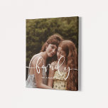 Lienzo Fotografía por encima de la cubierta de caligrafía<br><div class="desc">Muestra tus fotos familiares favoritas con esta impresión moderna,  con la palabra Familia en un hermoso superpuesto de texto. Puede cambiar fácilmente el color y el tamaño del texto para que se ajuste a su imagen.</div>