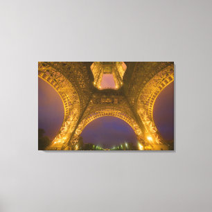 Lienzo Francia, París. Torre Eiffel iluminada a las 2