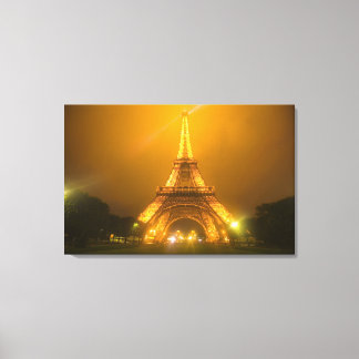 Lienzo Francia, París. Torre Eiffel iluminada a las 3