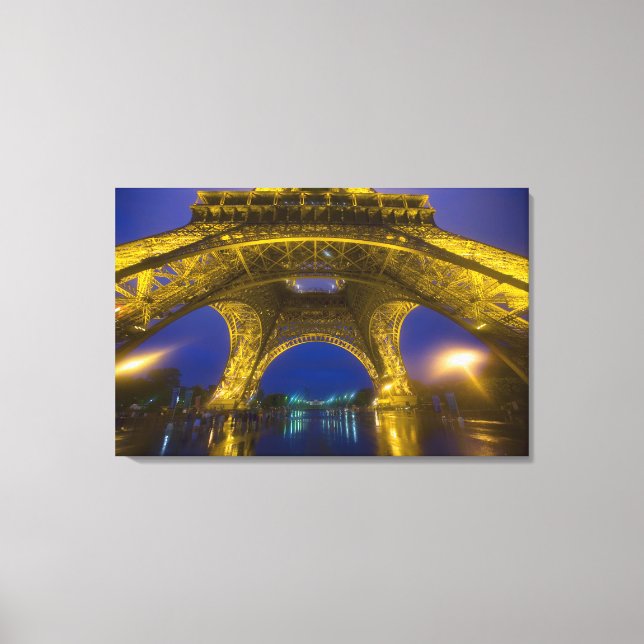 Lienzo Francia, París. Torre Eiffel iluminada en (Anverso)