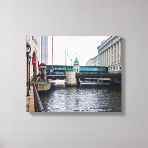 Lienzo frente al río en el centro de milwaukee y arquitec