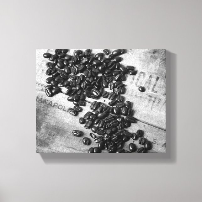 Lienzo Frijoles de café negros y blancos en una vieja taz (Anverso)