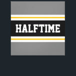 Lienzo Fun Athletic Moderno Gris Black HALFTIME Stripes<br><div class="desc">Este diseño deportivo y atlético presenta texto HALFTIME en negrita dentro de una banda negra ancha resaltada con doble franjas de carreras blancas contra rayas externas grises. El texto de este diseño se puede personalizar.</div>