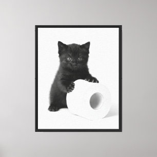 Lienzo Gatito negro curioso protegiendo rollo de papel hi