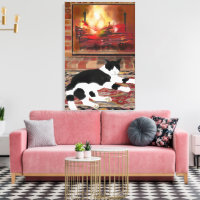 Gato blanco y negro acostado frente a la chimenea