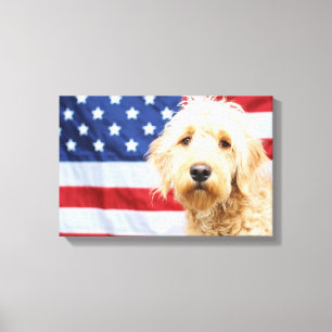 Lienzo Goldendoodle con bandera estadounidense