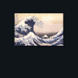 Lienzo Gran Ola Frente a la Costa de Kanagawa de Hokusai<br><div class="desc">Ilustración vintage de arte fino diseño marítimo que presenta un paisaje marino de enormes olas de marea que se estrellan con barcos de personas y el Monte Fuji en la distancia. Aunque se supone que es una ola de marea, es más probable que sea un okinami, o gran ola. 36...</div>