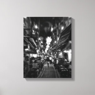 Lienzo Guay, foto urbana de una mujer caminando por Estam