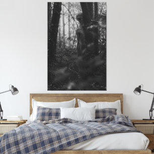 Lienzo Haunted Forest – Mysterious Shadow in the Woods