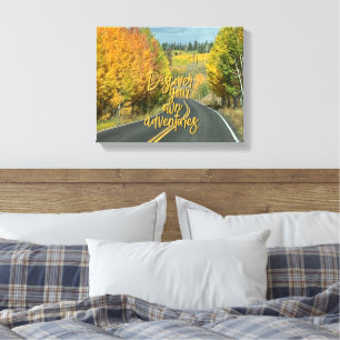 Lienzo Hermosa foto de la carretera sinuosa en el árbol d