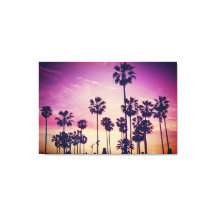 Hermosa playa de palmeras soleadas