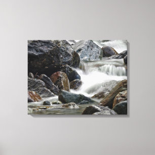 Lienzo Hermoso río embravecido sobre rocas