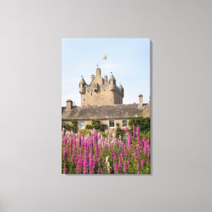 Lienzo Hermosos jardines y famoso castillo en Escocia 2