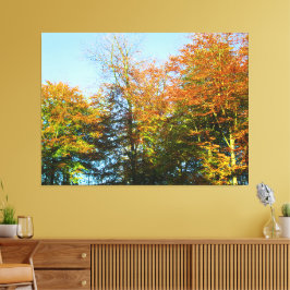 Lienzo Hojas de otoño y cielos azules -