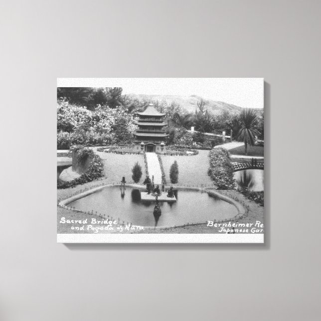 Lienzo Hollywood, CA Bernheimer Hogar en Jardín Japonés (Anverso)
