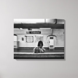 Lienzo Hombre con bolsas de compras en el metro (Chatelet