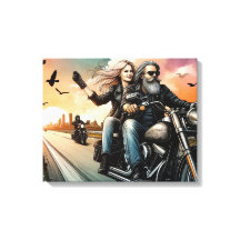 Hombre y mujer montando motocicleta en lona de aut