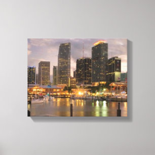 Lienzo Horizonte financiero de Miami en la oscuridad