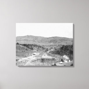 Lienzo Hotel y casas de baños en el barranco de