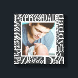 Lienzo Imagen personalizada del Collage de palabras del D<br><div class="desc">Añade tu foto favorita de Instagram para crear un hermoso collage de fotos único envuelto en papel de lienzo. Tu foto personal rodeada por un borde de collage de palabras de las muchas maneras de decir DAD. Textura falsa de lino que se puede cambiar a fondo personalizado de la paleta...</div>