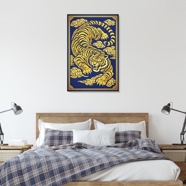 Lienzo Imperial Tiger – Gold & Blue Canvas Print (Insitu(Dormitorio))