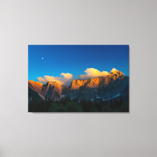 Lienzo Impresionante puesta de sol en el lago Di Fusine,