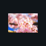 Lienzo Impresionantes Y Asombrosas Flores De Sakura Rosa<br><div class="desc">Un hermoso e impresionante grupo de flores rosadas de sakura. El suave fondo de las flores de cerezo y el cielo azul profundo de la temporada de primavera. Una pintura digital extra grande de una fotografía. Impresión de lienzos floridos y estirados para decorar tu lugar o para ser usados como...</div>