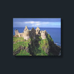 Lienzo Irlanda del Norte, condado de Antrim, Dunluce<br><div class="desc">Irlanda del Norte,  County Antrim,  Dunluce Castle Picturesque Dunluce Castle atrae a los visitantes con su impresionante ubicación en la costa de Antrim en Irlanda del Norte � Ric Ergenbright / DanitaDelimont.com</div>