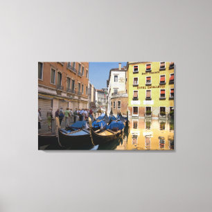 Lienzo Italia, Venecia, góndolas amarradas a lo largo del