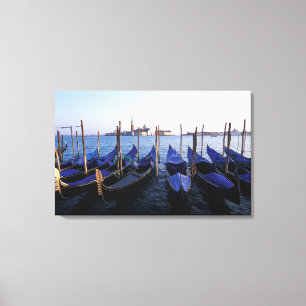 Lienzo Italia, Veneto, Venecia, fila de góndolas y San