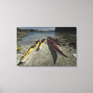 Lienzo Kayaks en la isla Dicebox, grupo Broken Island,