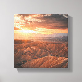 Lienzo La hora de oro en un terreno accidentado