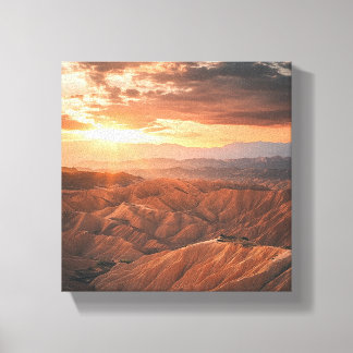 Lienzo La hora de oro en un terreno accidentado
