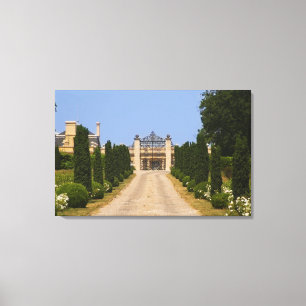 Lienzo La imponente entrada a Chateau Haut Sarpe, la