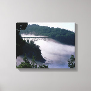 Lienzo La niebla se desliza bajo el puente Deception Pass