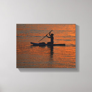 Lienzo La persona silhoutte kayak en el río