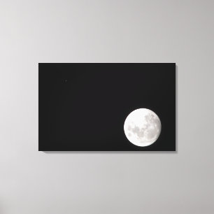Lienzo La vista de una Luna Llena, también muestra Marte
