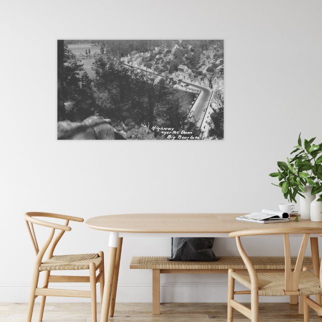 Lienzo Lago Big Bear, autopista CA sobre la represa (Subido por el creador)