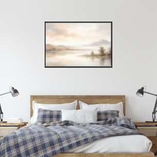 Lienzo Lago de Montaña Brumoso – Paisaje Suave y Neutral