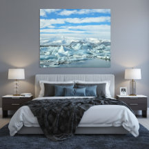 Laguna de iceberg y montañas nevadas árticas de Is