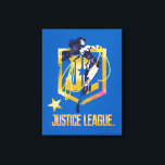 Lienzo Liga de la Justicia | Wonwoman JL Logo Pop Art<br><div class="desc">Echa un vistazo a la Mujer Maravilla de la Liga de la Justicia sosteniendo su Lasso de la Verdad, lista para lanzarlo. Este contraste con el dibujo de arte pop de Wonder Woman se coloca encima del logo de un escudo de la Liga de Justicia Justa dorada, con el logo...</div>