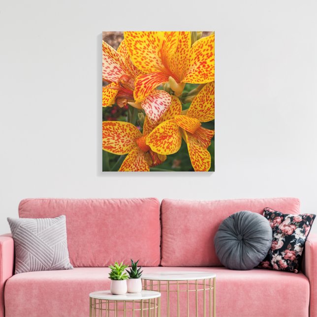 Lienzo Lirio de Canna Amarillo con Flores con Motas Rojas (Insitu (Sala de estar))
