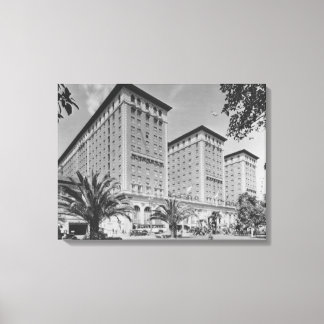 Lienzo Los Angeles, CA View of Biltmore Hotel and Stree