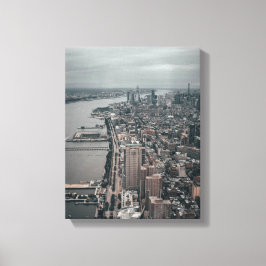 Lienzo lote de construcción cerca del cuerpo del agua dur