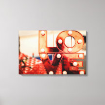 LOVE (Gran letra roja)