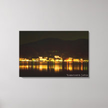 Luz de la ciudad junto al lago Noche Cielo Montaña