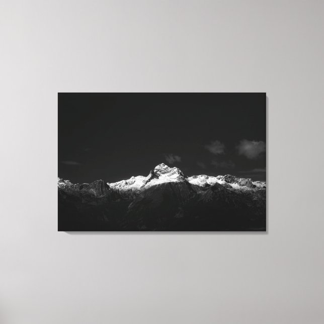 Lienzo Majestuosa montaña Triglav en blanco y negro (Anverso)