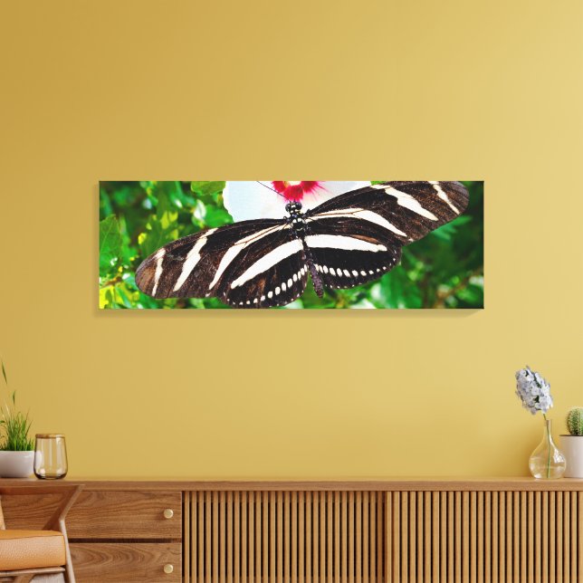 Lienzo Mariposa de cebra con corazón rojo hibiscus (Insitu (Sala de estar))