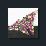 Lienzo Mariposa de origami sobre papel floral<br><div class="desc">Flota como una mariposa con esta hermosa pieza de origami de Chariklia Zarris. Para crear la mariposa de origami se utilizó un precioso papel de impresión floral, y las púrpura, amarillas y verdes simplemente saltan de la pieza. ¡Compra tu copia hoy!</div>